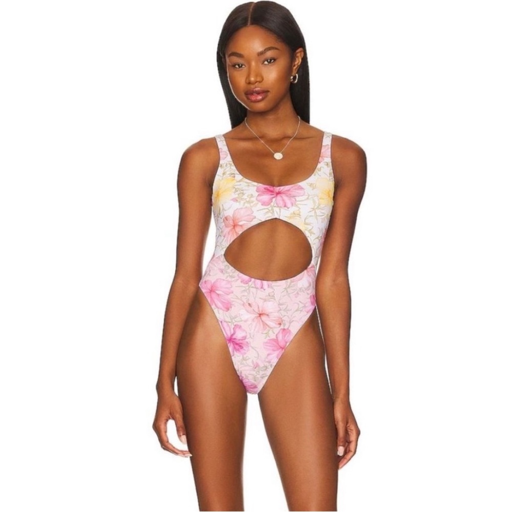💓NWT Hurley X LoveShackFancy One-Piece Bikini💓 - Picture 10 of 13